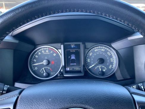 Used 2022 Toyota Tacoma TRD Off-Road AWD/4WD image 26