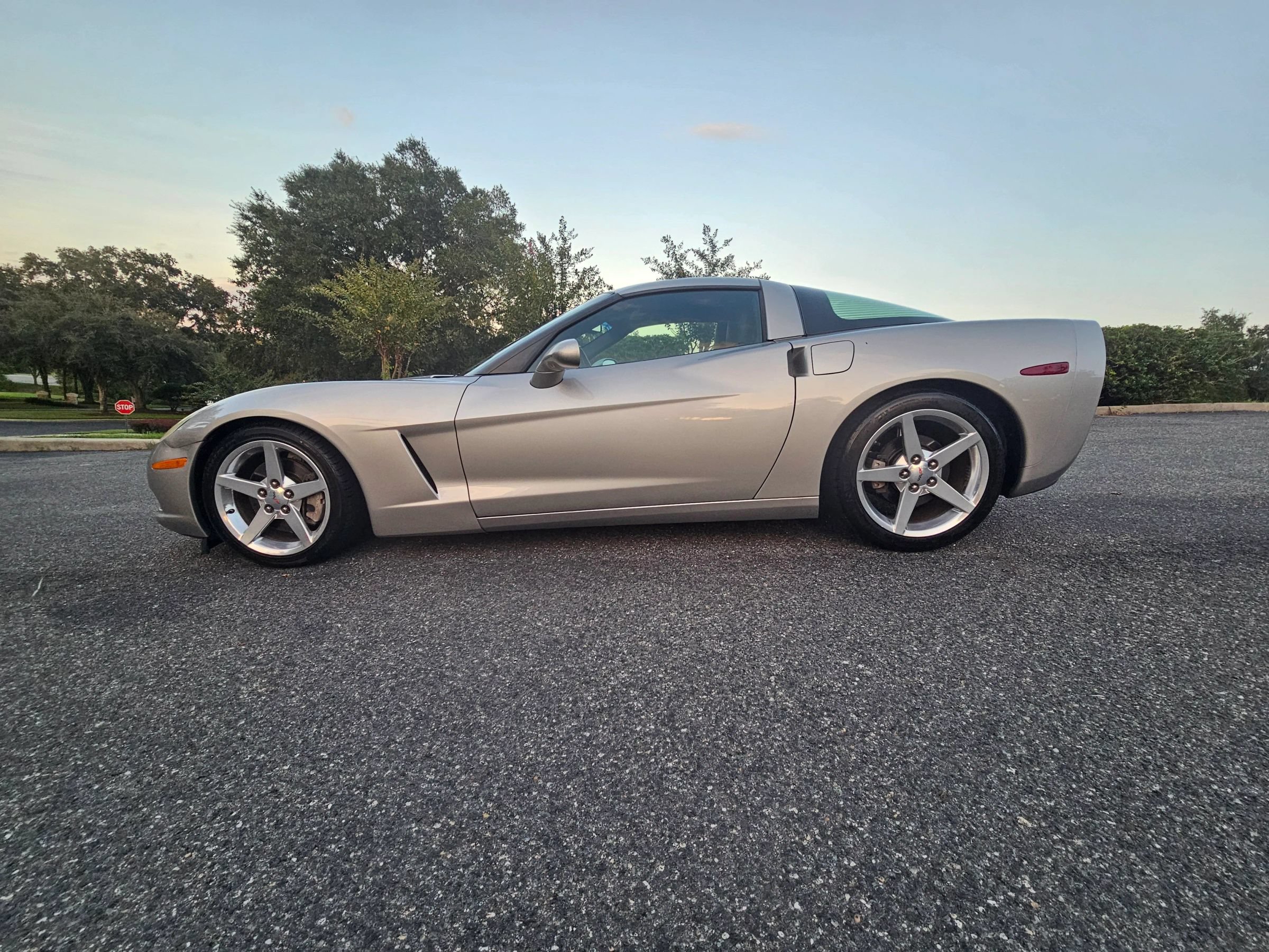 Used 2005 Chevrolet Corvette Coupe w/ Preferred Equipment Group RWD image 5