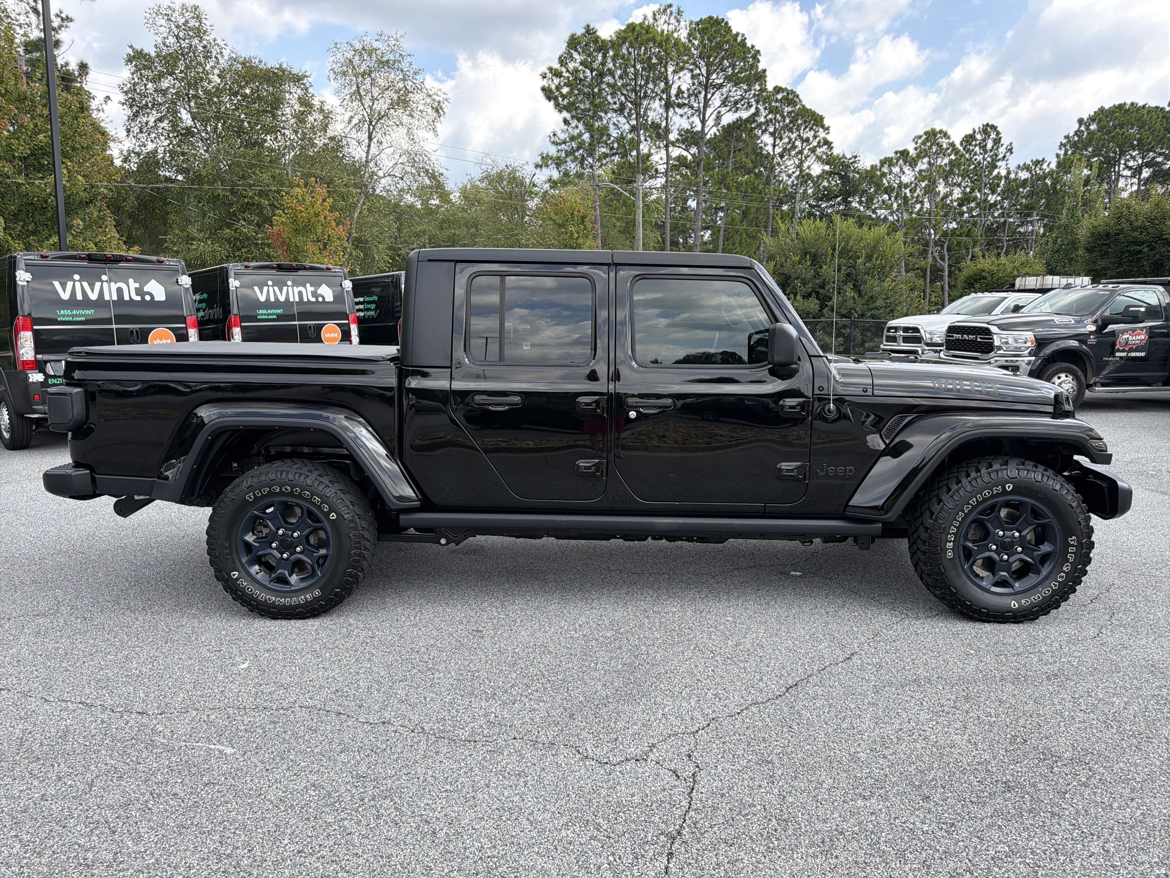 Used 2023 Jeep Gladiator Sport AWD/4WD image 9