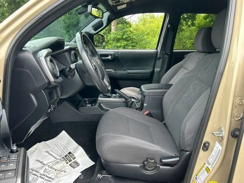 Used 2018 Toyota Tacoma TRD Off-Road w/ Technology Package AWD/4WD image 22