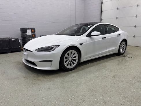 Used 2021 Tesla Model S Plaid image 6