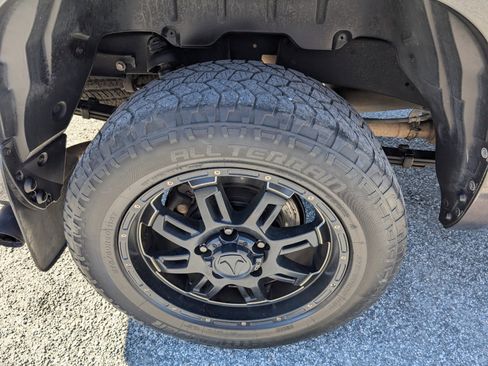 Used 2017 Toyota Tundra SR5 w/ SR5 Upgrade Package image 6