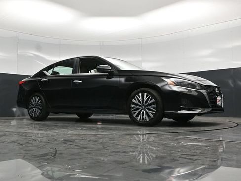 Used 2024 Nissan Altima 2.5 SV AWD/4WD image 48