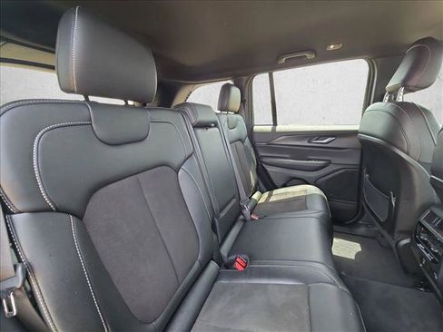 Used 2023 Jeep Grand Cherokee Altitude AWD/4WD image 17