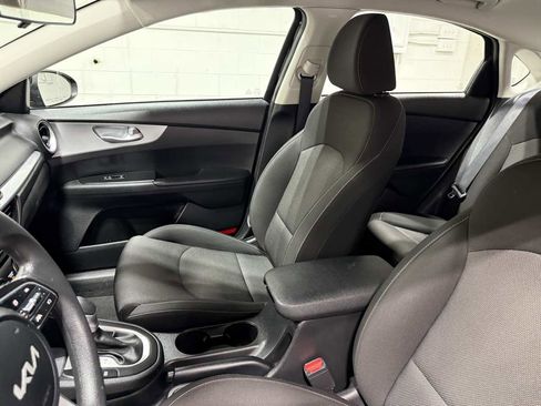Used 2022 Kia Forte LXS FWD image 13