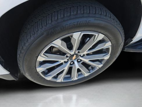 Used 2025 Chevrolet Suburban High Country image 9