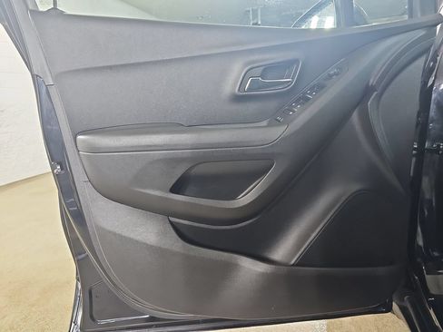 Used 2020 Chevrolet Trax LS w/ Tint and Cruise Package FWD image 31