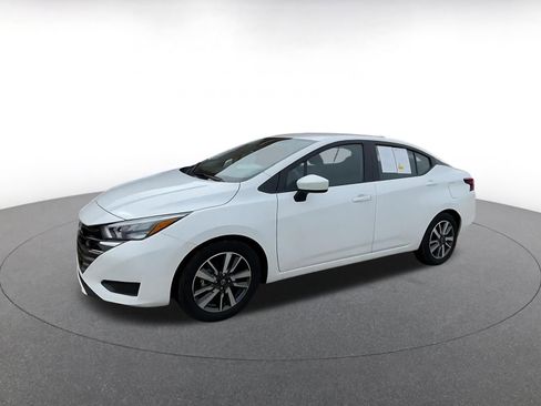 Used 2025 Nissan Versa SV image 8