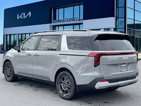 New 2026 Kia Carnival EX image 4