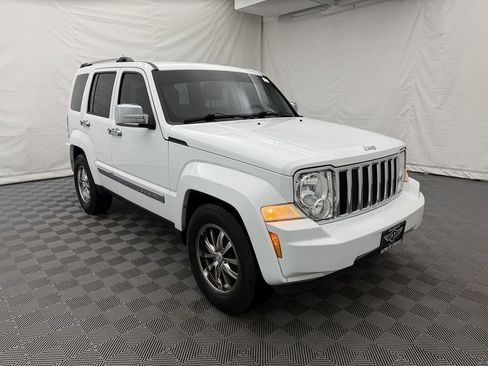 Used 2012 Jeep Liberty Limited w/ Comfort/Convenience Group image 4