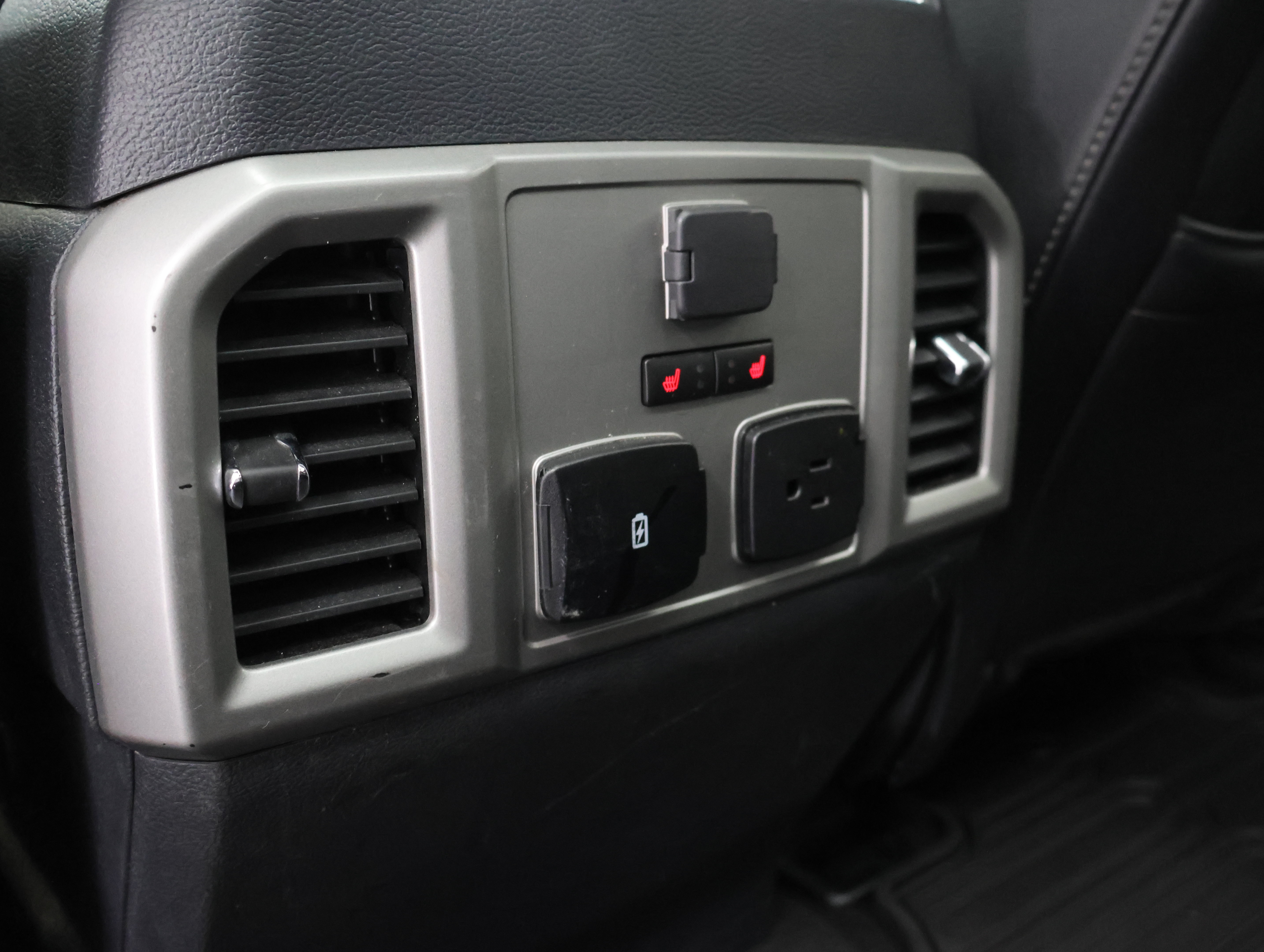 Used 2022 Ford F250 Lariat w/ Black Appearance Package AWD/4WD image 34