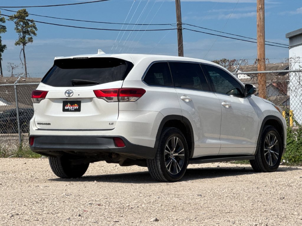 Used 2018 Toyota Highlander Plus FWD image 6