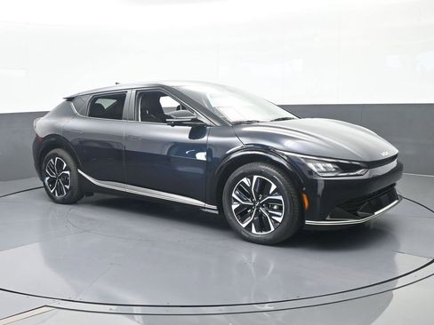 Used 2024 Kia EV6 Wind w/ Wind Technology Package AWD/4WD image 8