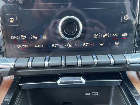 Used 2025 GMC Yukon Denali AWD/4WD image 19