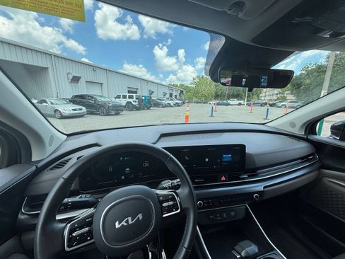 Used 2026 Kia Carnival FWD image 36
