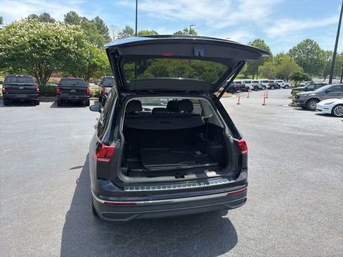 Used 2022 Volkswagen Tiguan SE FWD image 13