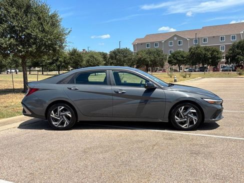 Used 2025 Hyundai Elantra Sport FWD image 5
