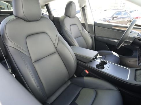 Used 2023 Tesla Model Y Long Range image 29