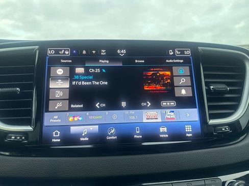 Used 2025 Chrysler Pacifica Select FWD image 41