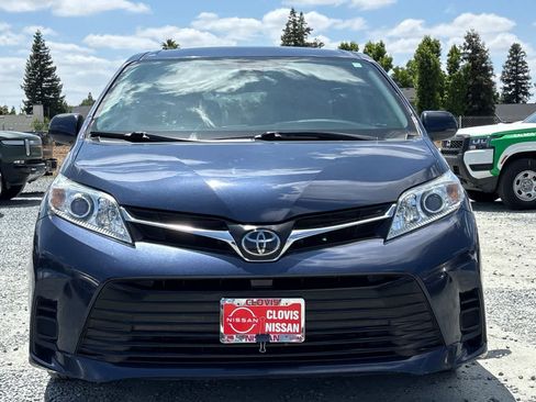 Used 2018 Toyota Sienna LE FWD image 11