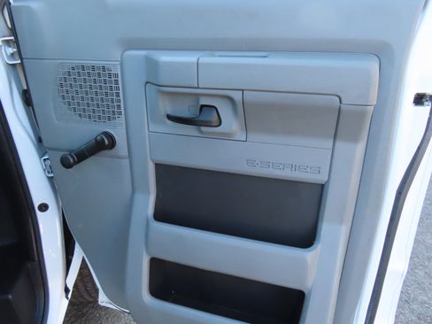 Used 2013 Ford E-250 and Econoline 250 image 18