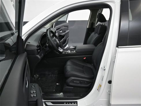 New 2025 Honda Pilot Touring image 6