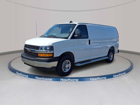 Used 2025 Chevrolet Express 2500 w/ Driver Convenience Package RWD image 3