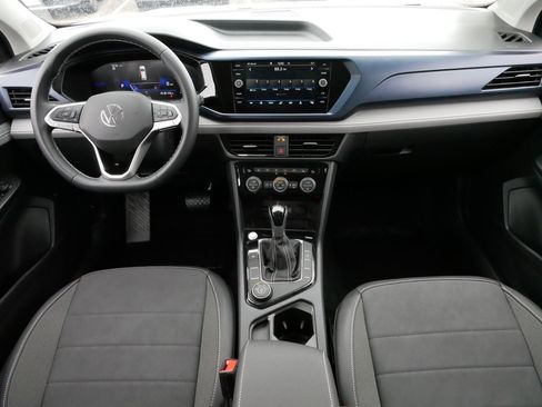 Certified 2024 Volkswagen Taos SE w/ Panoramic Sunroof Package image 10