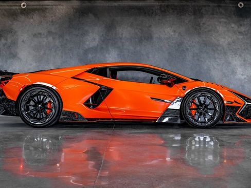Used 2024 Lamborghini Revuelto AWD/4WD image 9