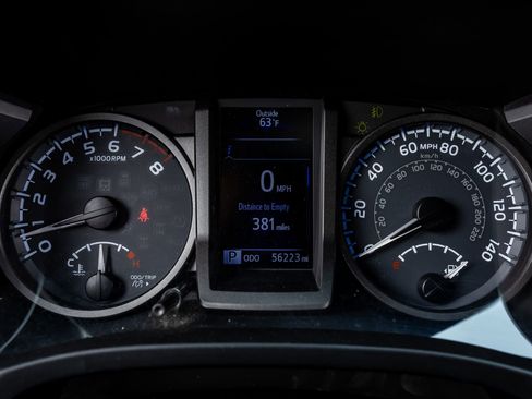 Used 2016 Toyota Tacoma TRD Sport image 19