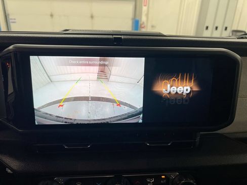 Used 2025 Jeep Wrangler Unlimited Sport AWD/4WD image 15