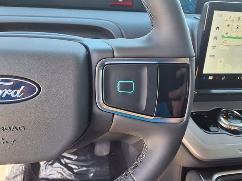 New 2026 Ford Expedition Active image 15