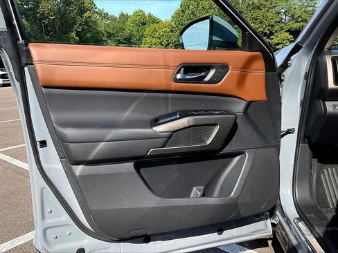 Used 2024 Nissan Pathfinder Platinum w/ Cargo Package image 23