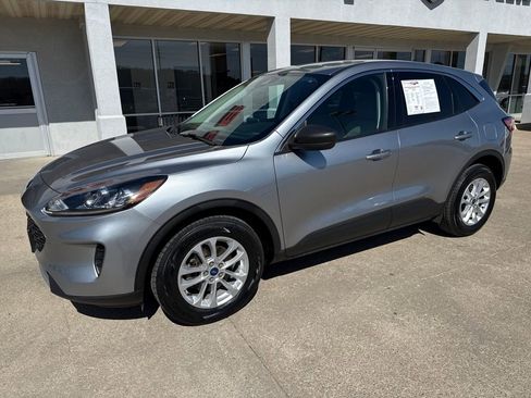 Used 2022 Ford Escape SE w/ Cold Weather Package AWD/4WD image 1