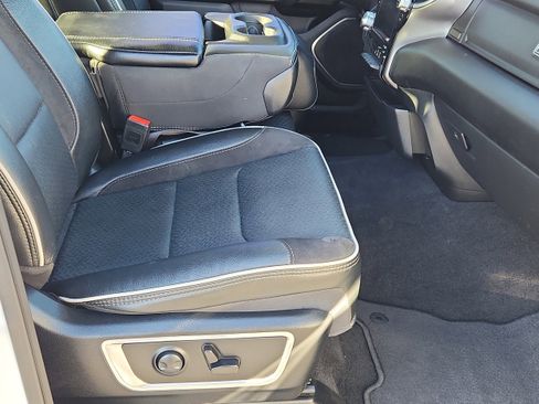Used 2025 RAM 1500 Laramie image 13