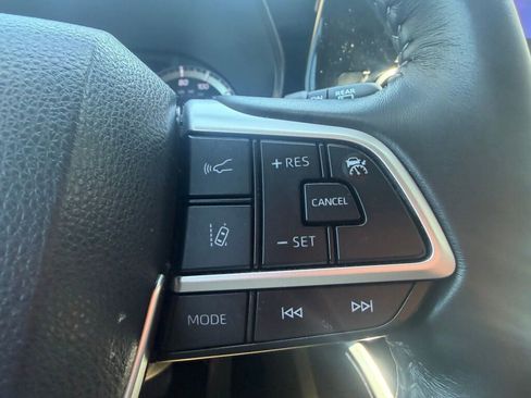 Used 2023 Toyota Highlander LE AWD/4WD image 15