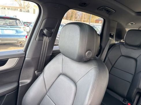 Used 2024 Porsche Cayenne w/ Premium Package image 29