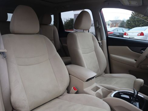 Used 2015 Nissan Rogue SV w/ SV Moonroof Package image 38