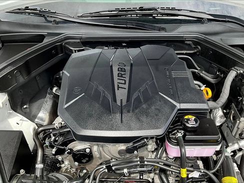 Used 2025 Genesis G70 2.5T RWD image 31