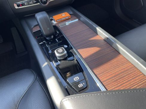 Used 2023 Volvo XC60 B5 Plus w/ Protection Package Premier image 19