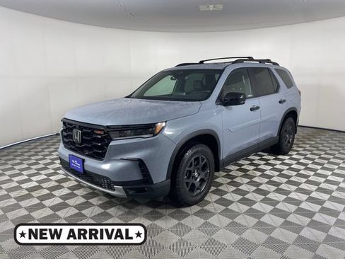 Used 2024 Honda Pilot TrailSport image 1
