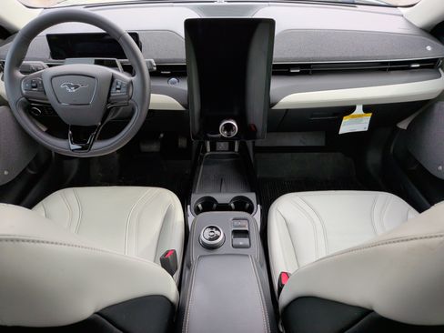 Used 2023 Ford Mustang Mach-E Premium image 31