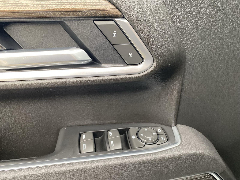 Certified 2025 Chevrolet Silverado 1500 RST AWD/4WD image 17