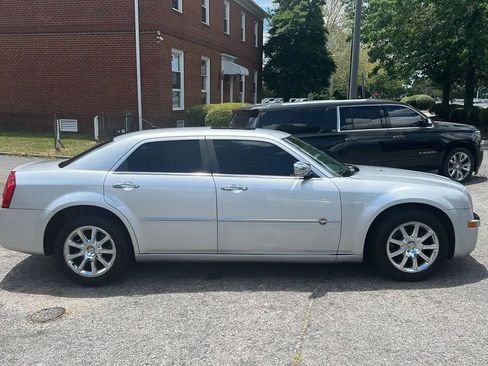 Used 2008 Chrysler 300 C w/ Navigation & Sound Group II RWD image 6