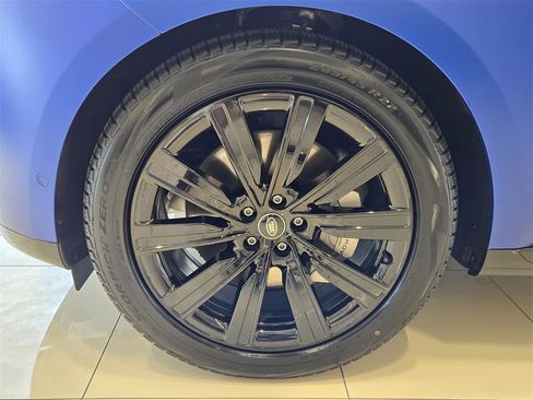 New 2025 Land Rover Range Rover SE image 7