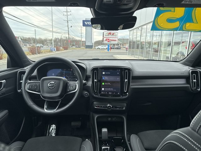 Certified 2025 Volvo XC40 B5 Plus AWD/4WD image 16