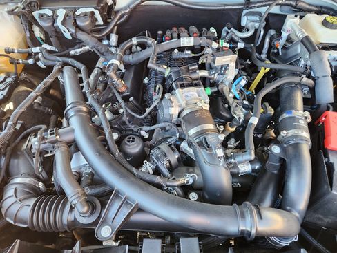 Used 2022 Ford Bronco Badlands image 9