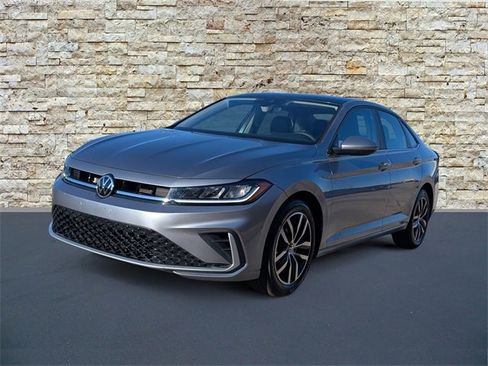 Used 2025 Volkswagen Jetta SE image 5