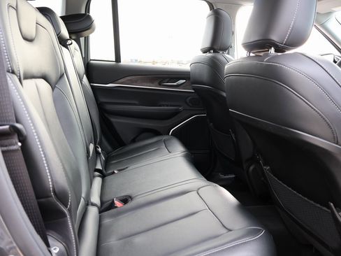 Used 2023 Jeep Grand Cherokee 4WD 4xe image 12