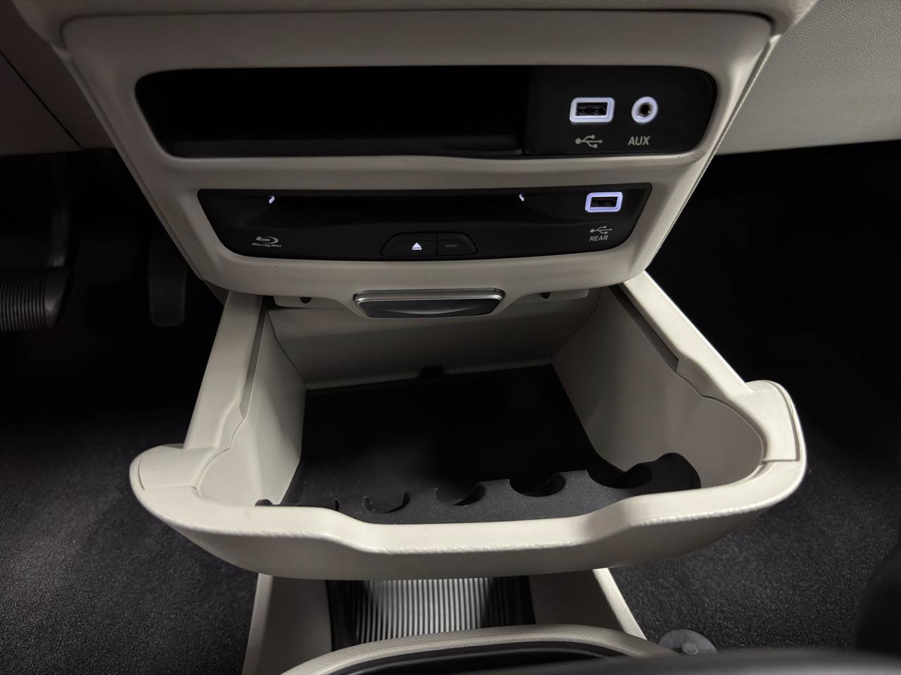 Used 2019 Chrysler Pacifica Limited FWD image 23